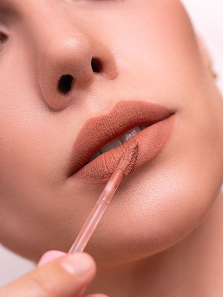 Оксамитова матова помада Zola Velour Lip Souffle №02 RoseWood , 4.2 мл 10610 фото